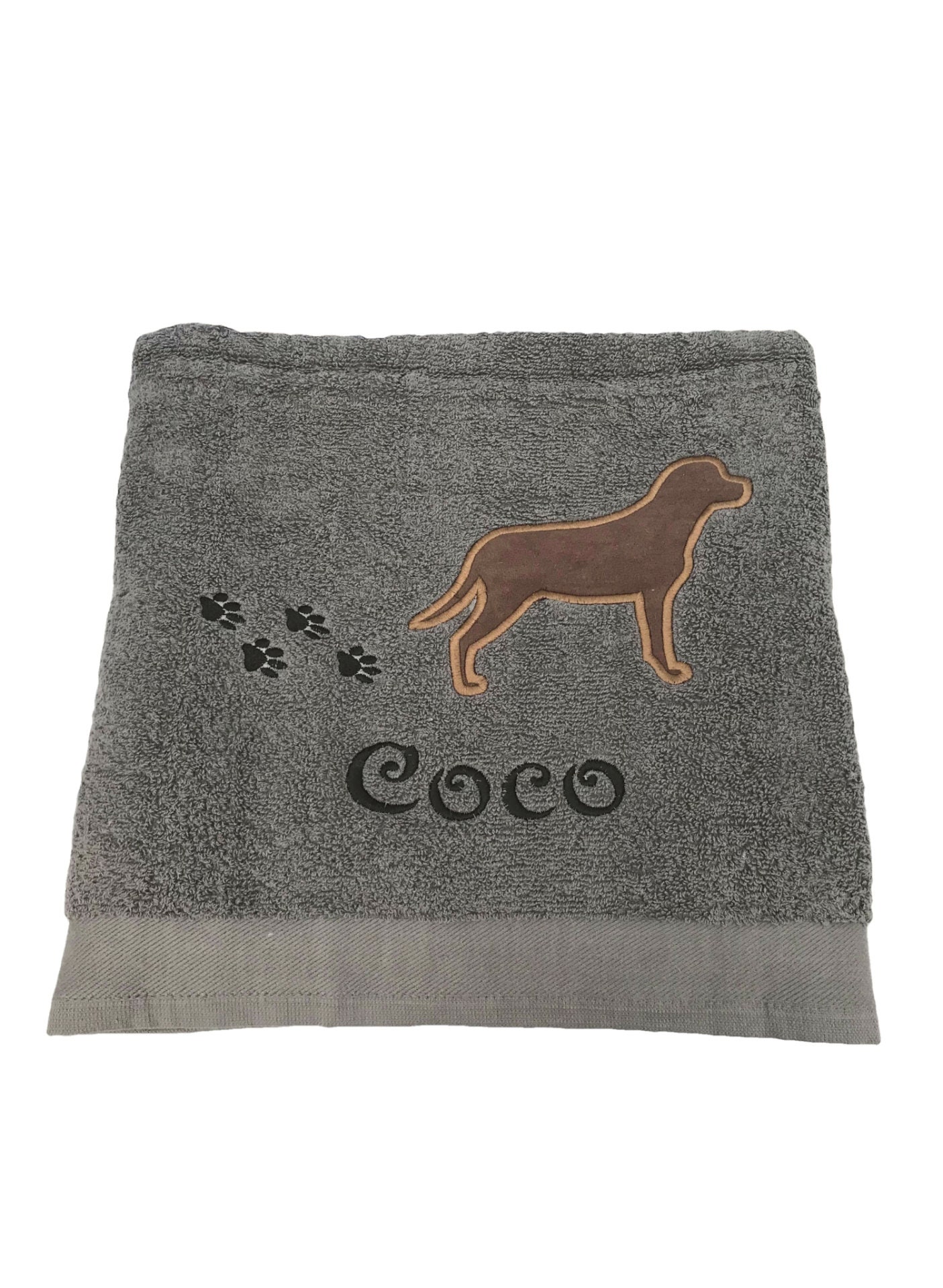 Embroidered Labrador Dog Bath Towel: Personalized Paw Print Gift — image 2